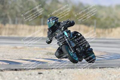 media/Dec-01-2025-Moto Forza (Mon) [[2daa91e15f]]/2-Intermediate Group/Session 3 (Turn 3)/